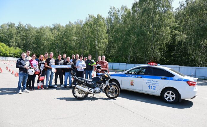 В г.о. Подольск автоинспекторы провели урок безопасности с будущими мотоциклистами