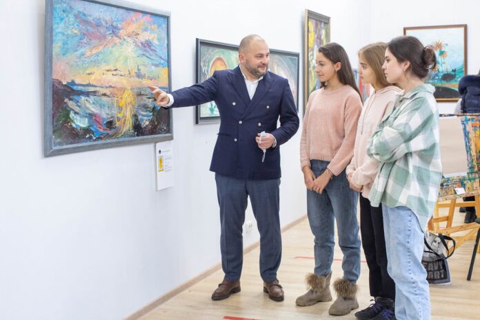 Благотворительная выставка «Коллаборация творчества. 1+1» открылась в Городском округе Подольск