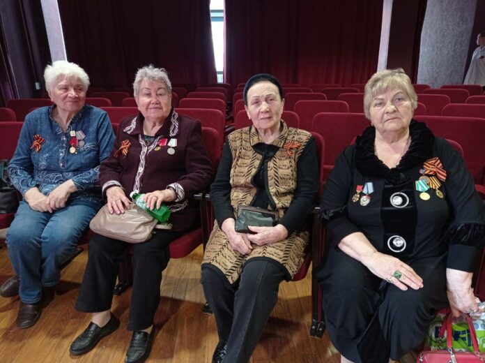 Депутаты однопартийцы приняли участие в патриотической акции «Диктант Победы»