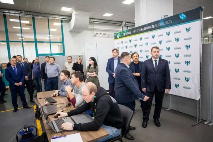 Выездной Совет по вопросам промышленности и предпринимательства состоялся на Московском заводе «ФИЗПРИБОР»