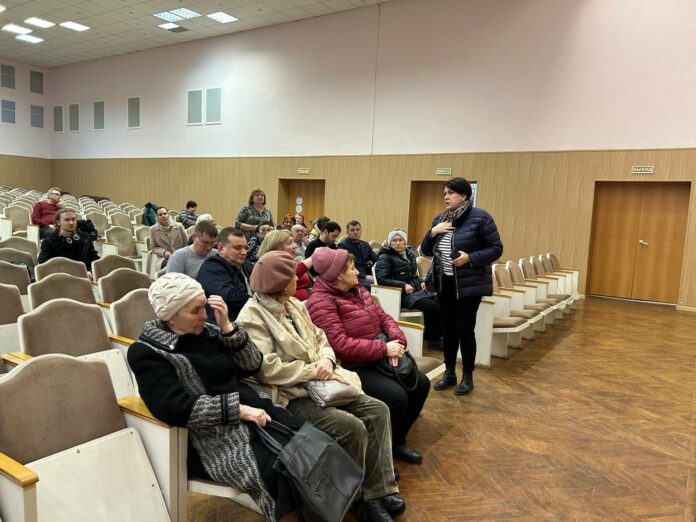 Свои вопросы из сфер ЖКХ и благоустройства смогли задать жители мкр. Высотный