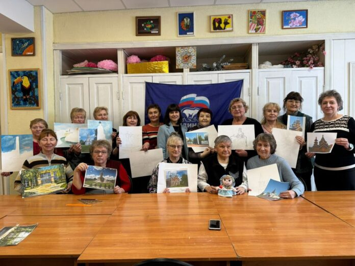 Участники изостудии «Гармония» начали рисовать виды Подольска