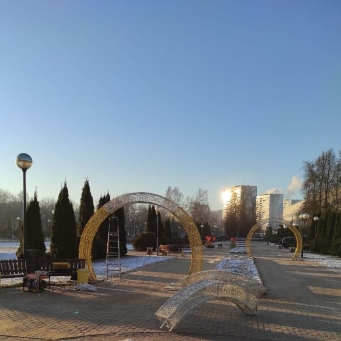 Световые арки установили в сквере Поколений в Подольске
