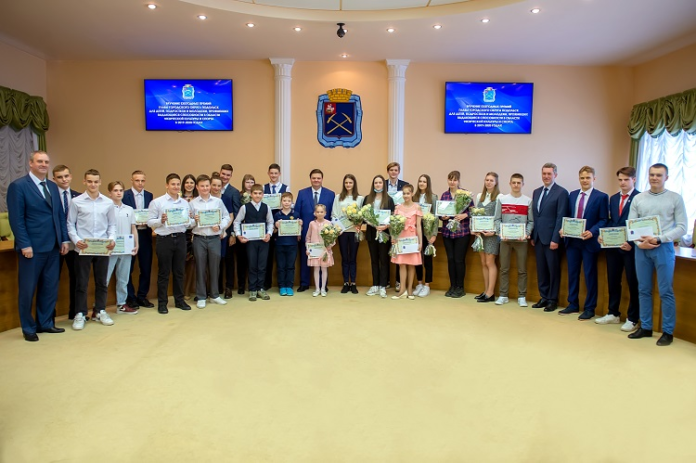 Премия главы Городского округа Подольск Николая Пестова вручена юным спортсменам за выдающиеся способности в...