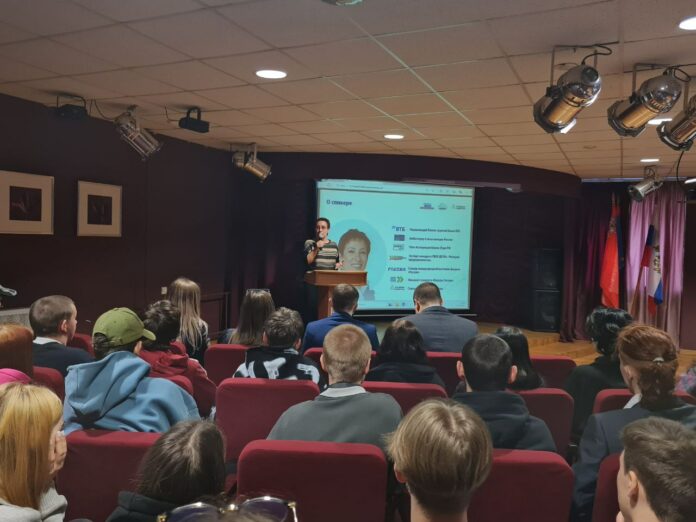 Подольским подросткам рассказали о кибермошенниках