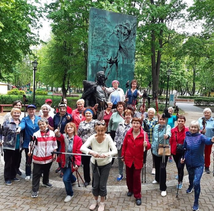 В Подольске проходят бесплатные тренировки по скандинавской ходьбе