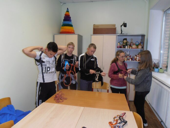 В МЦ «Максимум» прошло очередное занятие в любительском объединении «Юный спасатель»