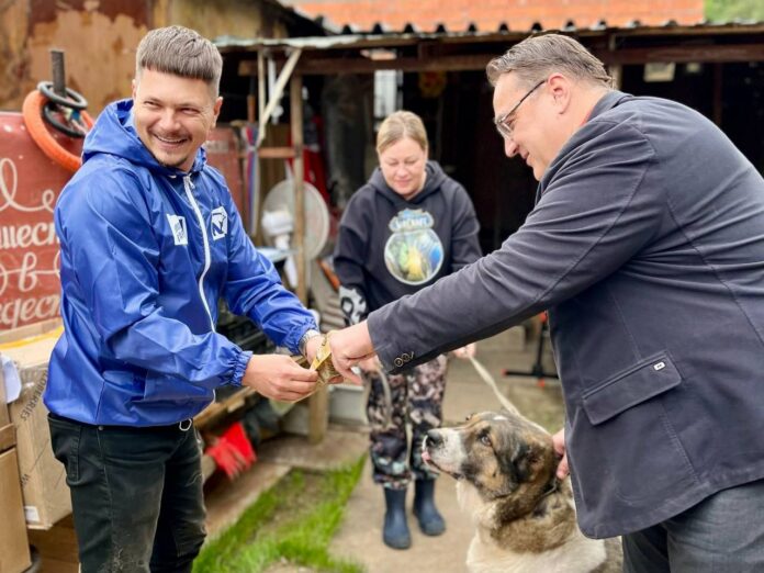 Подольские молодогвардейцы вместе с председателем Совета депутатов Алексеем Никулиным передали гуманитарную помощь частному приюту...
