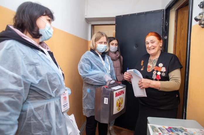 Евгения Павловна Зайцева приняла участие в выборах на дому