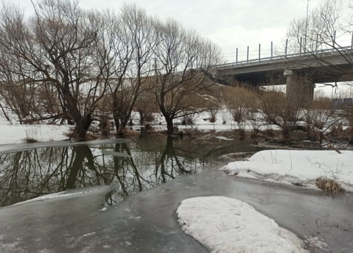 О толщине льда на реке 17 марта