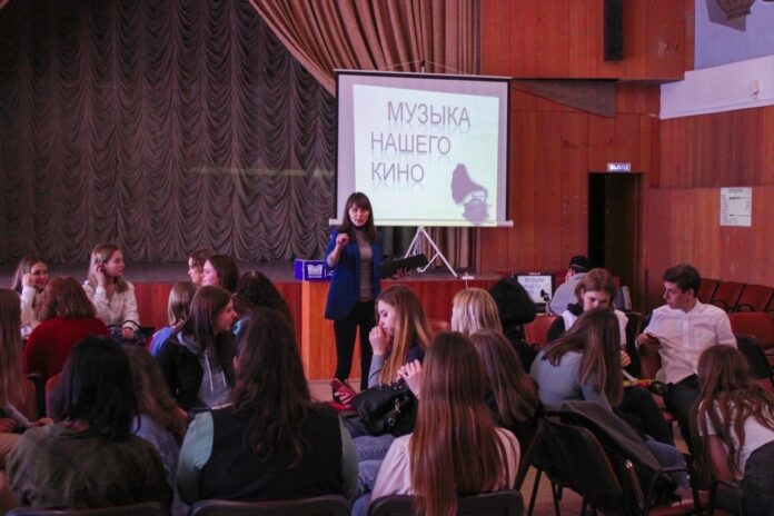 В колледже «Московия» состоялась интеллектуальная игра-викторина «Они сражались за Родину»