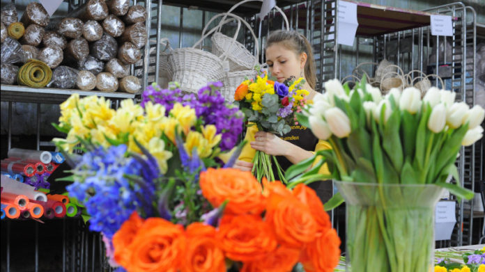 Предпринимателям Подмосковья разъяснили, как работают салоны красоты, дома быта и рынки