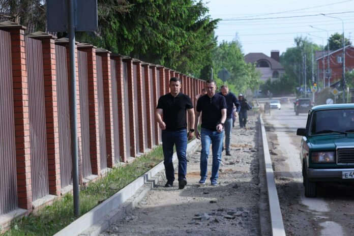 Однопартийцы проверили ход работ на двух важных дорожных объектах Подольска