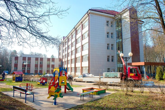 На 65% выполнены работы по перепрофилированию Московской областной детской больницы в инфекционный центр