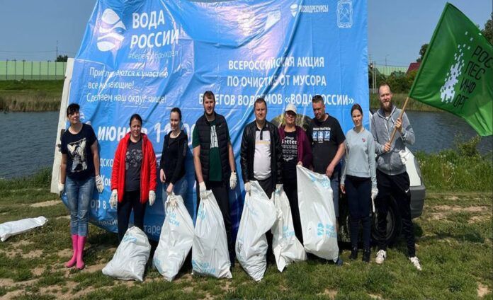 В Подольске 1 июня состоялась акция «Вода России» по очистке берега реки Конопельки от...