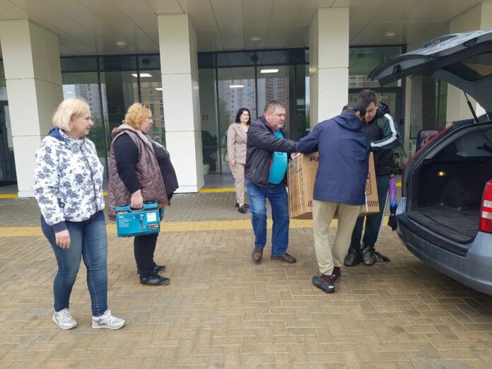 Депутат Совета депутатов совместно с учащимися МОУ СОШ № 34 приняли участие в благотворительной...