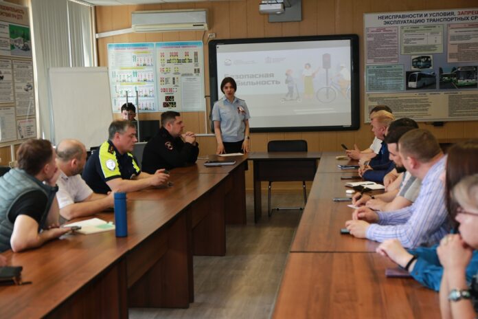 Сотрудники Госавтоинспекции г.о. Подольск провели круглый стол в автотранспортном предприятии