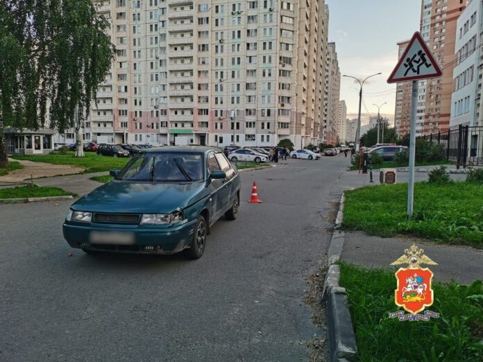 Сотрудники подмосковной Госавтоинспекции устанавливают обстоятельства ДТП в г.о. Подольск