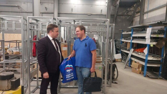 Депутат Алексей Стулов провел встречу с генеральным директором предприятия по производству электрооборудования