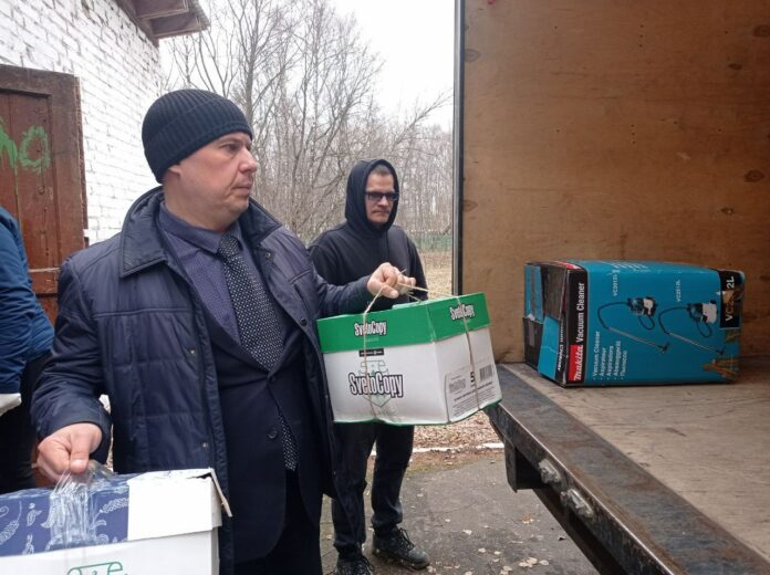 Депутат Совета депутатов принял участие в постоянно действующей экологической акции «Сдай макулатуру — сохрани...