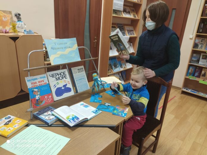 В библиотеке № 25 прошел информационный час «У самого Черного моря»