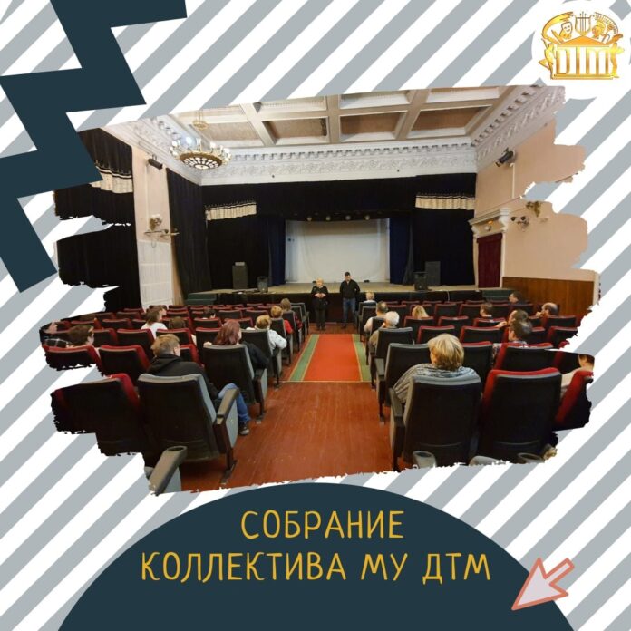 Сотрудникам Дворца творчества молодежи вручили награды за активную деятельность в молодёжной политике