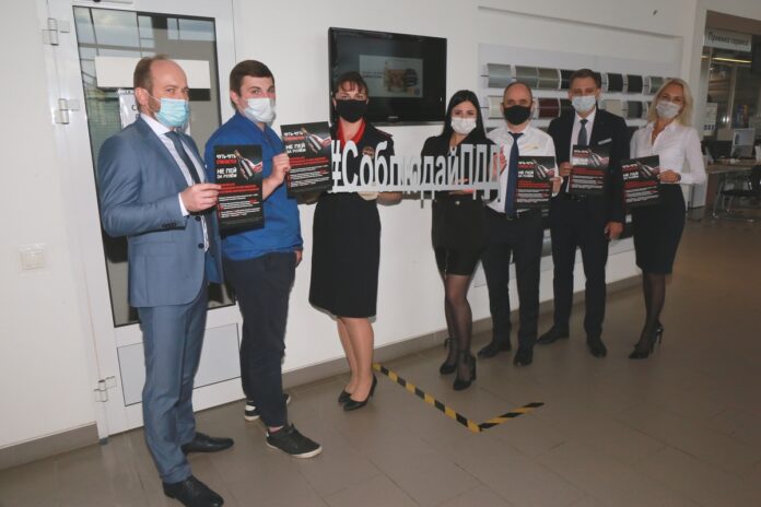 Госавтоинспекция проводит информационно-разъяснительную работу с гостями автосалонов