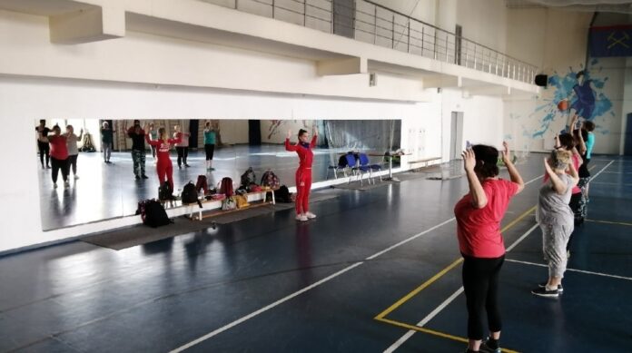 Олег Паскарь организовал проведение зарядки для пожилых людей