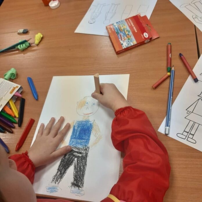 В молодежном центре Подольска провели творческую встречу «Радужный мир», посвященную Дню отца