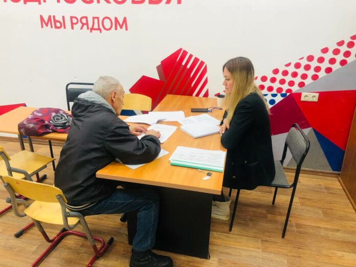 В микрорайонах Подольска продолжаются выездные встречи с жителями