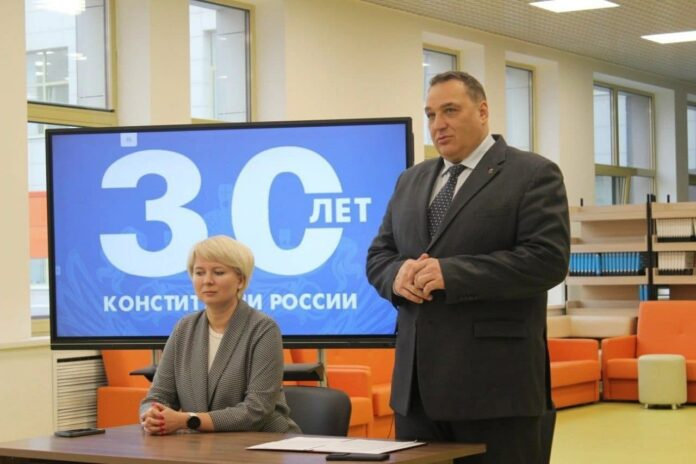 Председатель Совета депутатов Городского округа Подольск Алексей Никулин встретился с учащимися 10 и 11...