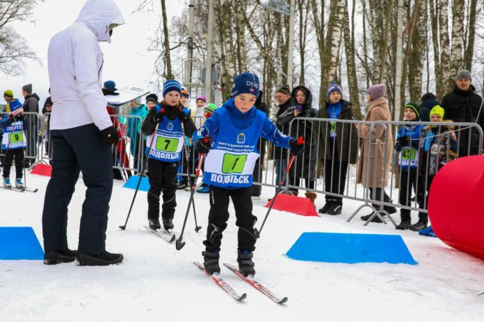 Соревнования по лыжным гонкам памяти подольских курсантов прошли в Дубровицах