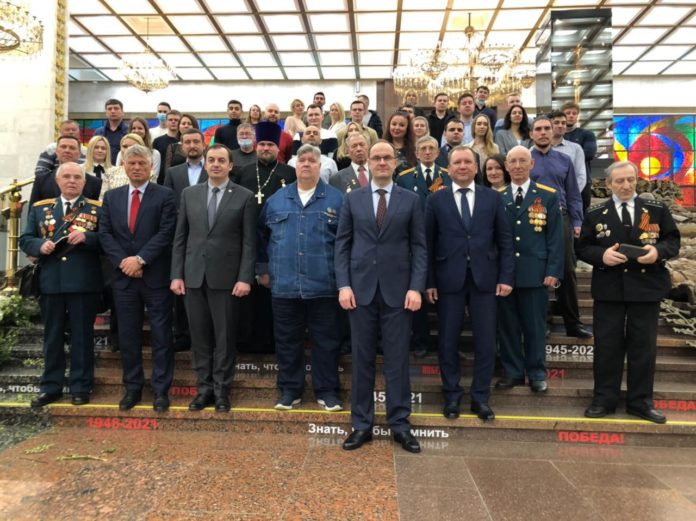 Новую книгу «93 дня Битвы за Москву» презентовал Игорь Красильников