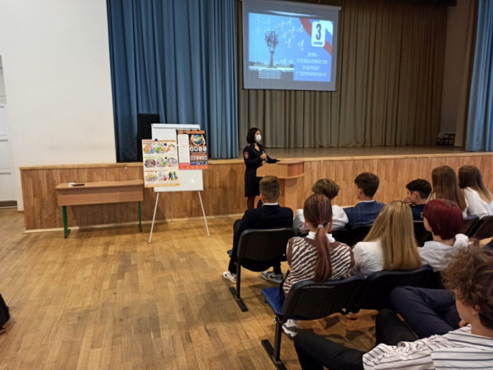 В Большом Подольске полицейские приняли участие в профилактической акции «Будущее в твоих руках!»