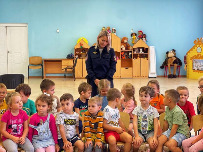 В Подольске сотрудники полиции провели акцию «Знакомство с инспектором по делам несовершеннолетних» для дошкольников