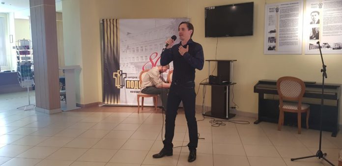 В Подольском краеведческом музее прошел концерт Павла Быкова