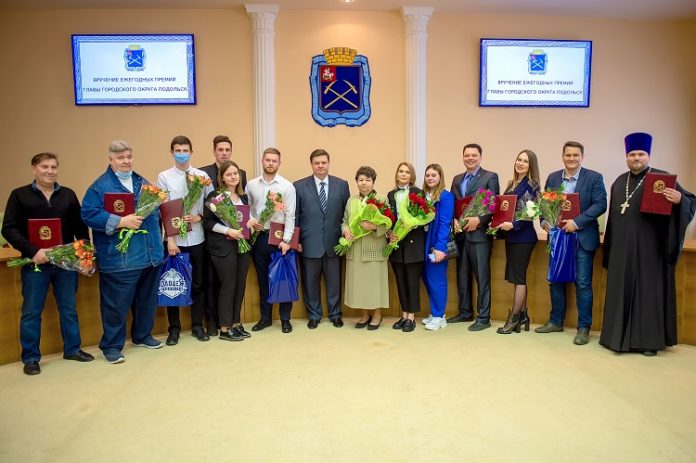 Глава муниципалитета вручил премии имени Дмитрия Панкова и Максима Соколова