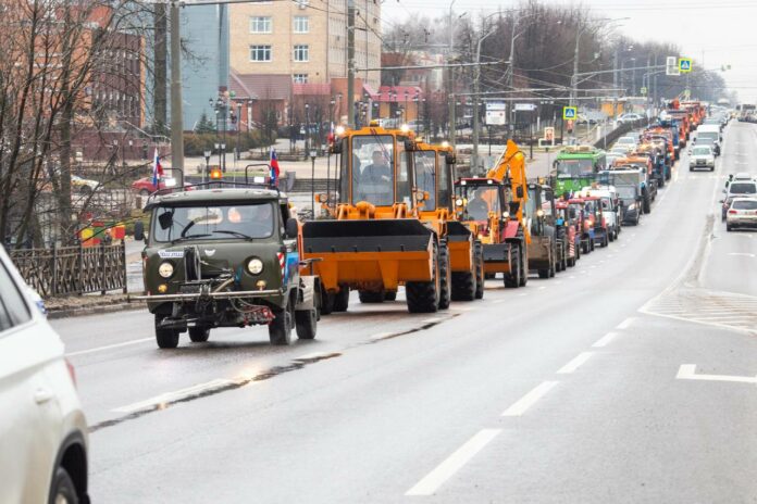 Традиционный весенний парад коммунальной техники прошел в Подольске