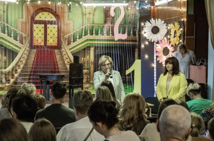 До начала учебного года остались считанные дни, и в учреждениях культуры активно идет запись...