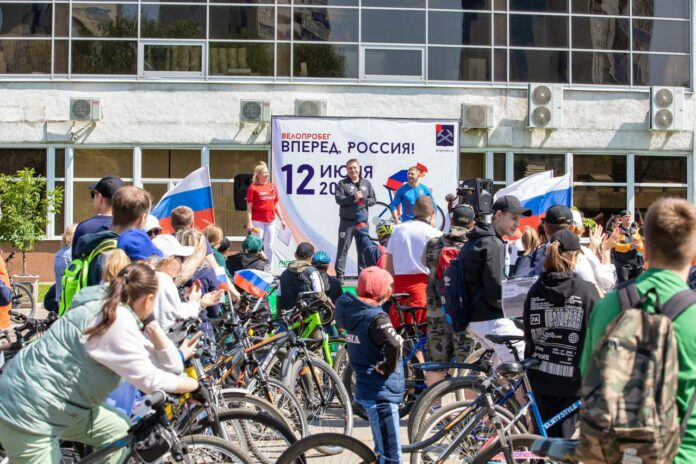 Около 1000 подольчан отметили День России большим велопробегом