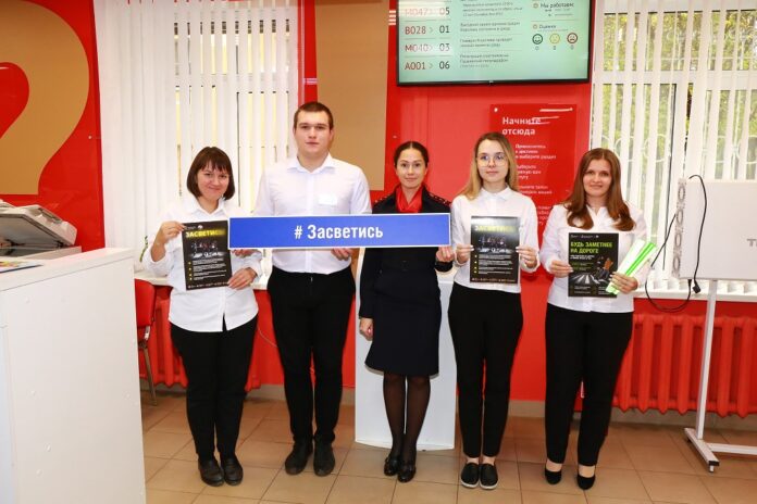 В Подольске автоинспекторы рассказали горожанам о важности использования световозвращающих элементов