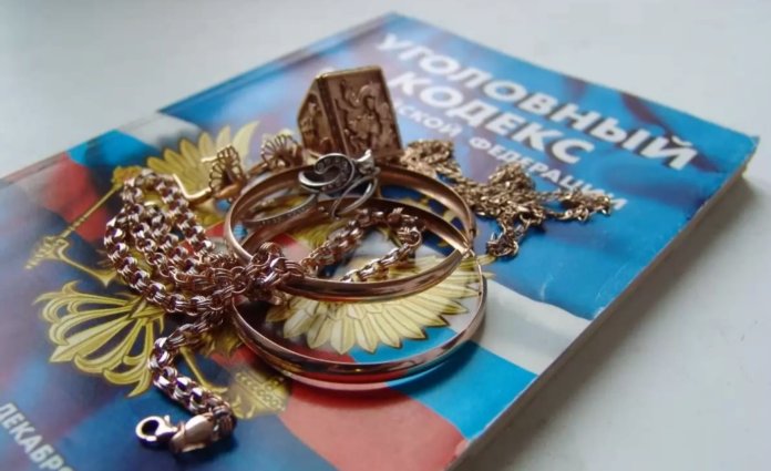 Сотрудники полиции задержали подозреваемых в ограблении ювелирных магазинов