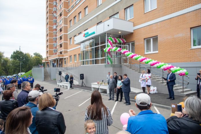 Здание детской поликлиники № 1 торжественно открыли на улице Ульяновых в Подольске