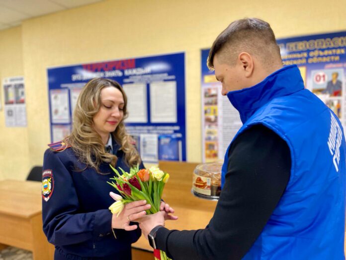 Руководитель Подольских молодогвардейцев поздравил майора полиции УМВД России по Г. о. Подольск