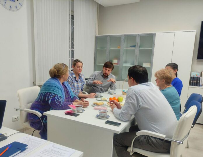 Депутат Совета депутатов встретился с представителями общественных организаций и инициативными жителями округа