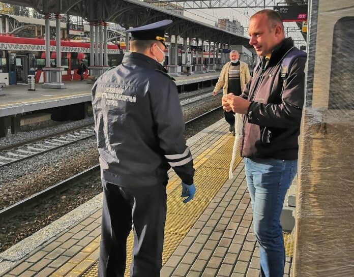 Рейд с целью проверки соблюдения жителями масочного режима прошел на ж/д станции «Подольск»