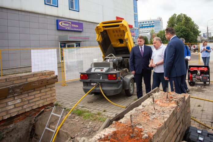 Глава муниципалитета проверил работы по реконструкции подземного пешеходного перехода на улице Комсомольской