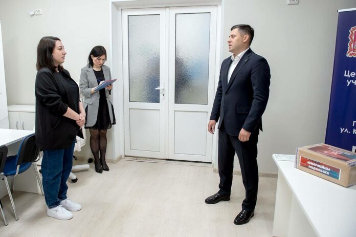 Секретарь подольского отделения партии «Единая Россия» встретился с женой участника спецоперации