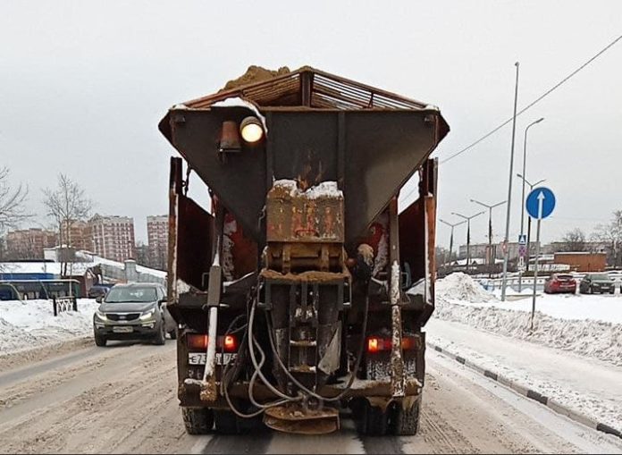 Дорожные службы Большого Подольска работают интенсивнее из-за снегопада