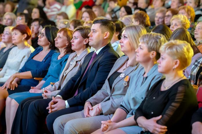 Прошел большой праздничный концерт для прекрасных жительниц Подольска